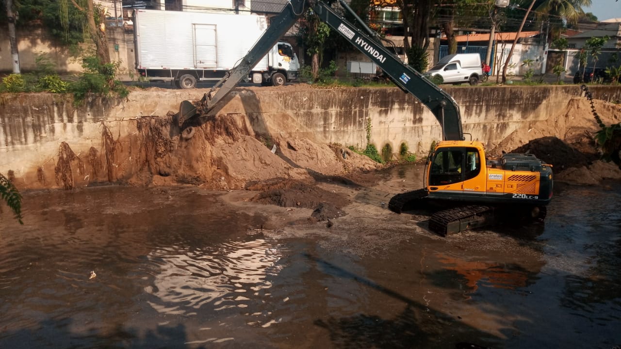 Prefeitura Retira Quase Mil Toneladas De Res Duos Do Canal Do Anil