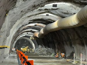 Túnel sob o morro Luiz Bom